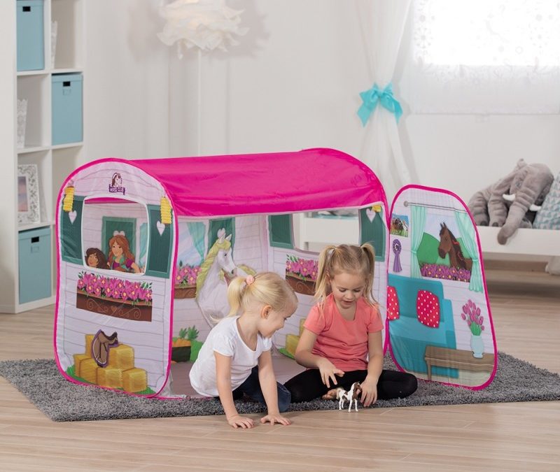 Corturi și căsuțe pentru locul de joacă al copiilor